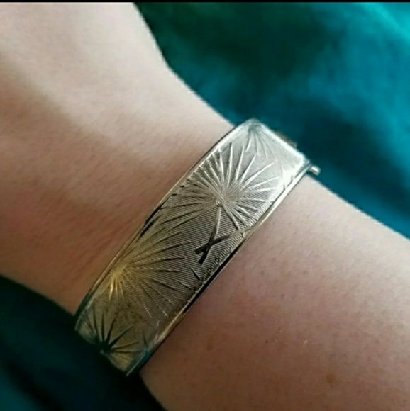 Relisted -vintage botanical etched bracelet clamper hinged - Picture 4 of 8